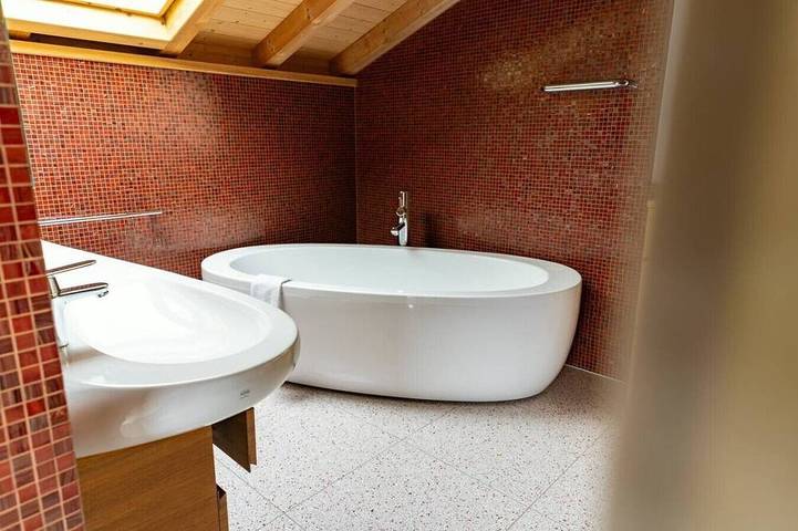 Chalet für 12 Personen, mit Sauna und Garten sowie Balkon im Berner Oberland - 2