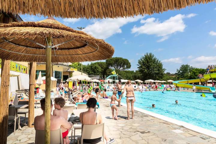 Camping per 4 persone, con piscina e terrazza, con animali domestici in Chianti