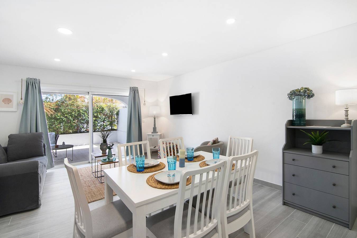 Appartement entier, Appartement "Acácia" avec terrasse privée, Wi-Fi et climatisation. in Vale do Lobo, Almancil