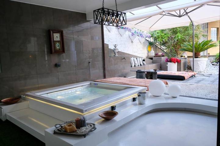 Ferienwohnung für 7 Personen, mit Balkon und Terrasse sowie Whirlpool und Garten