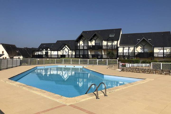 Gîte pour 3 personnes, avec piscine et jardin dans Plage Kerou