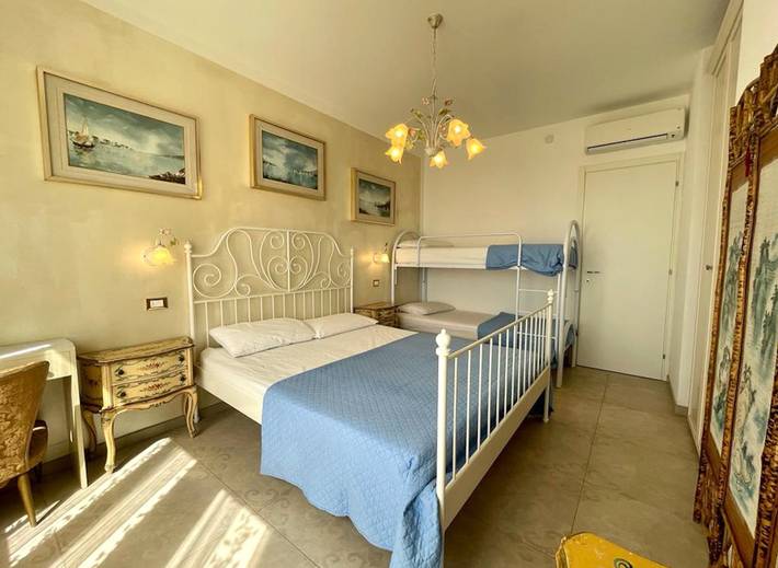 Gîte pour 5 personnes, avec vue sur l’océan ainsi que vue et balcon à Caorle - 4