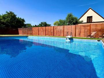Ferienhaus für 2 Personen, mit Terrasse und Garten sowie Pool in Keszthely