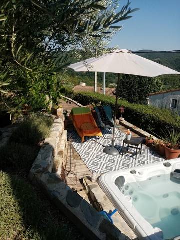 Cottage pour 2 personnes, avec jardin et jacuzzi à Avèze (Languedoc-Roussillon)