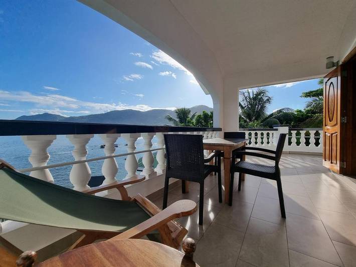 Gîte pour 4 personnes, avec terrasse et vue dans Beau Vallon