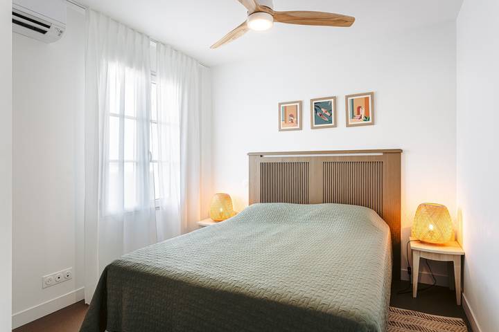Entire apartment, Apartment Les Iles with Sea View, Private Terrace, and Wi-Fi in Rivedoux-Plage, Ile de Re