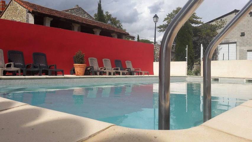 Gîte pour 2 personnes, avec piscine et jardin, animaux acceptés à Laval-Saint-Roman