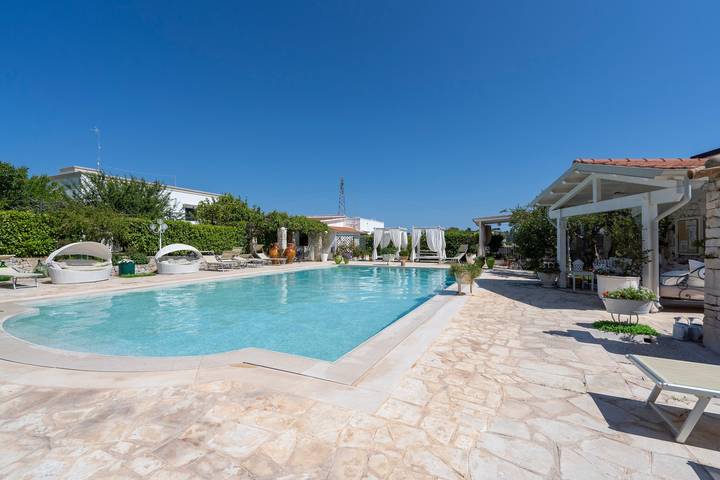 Hotel Apartment 'Agriturismo Salinola 3' with Shared Pool, Wi-Fi and Air Conditioning in Ostuni, Salento