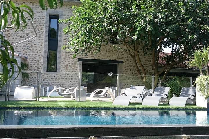 Location de vacances pour 10 personnes, avec terrasse et jardin à Cardet