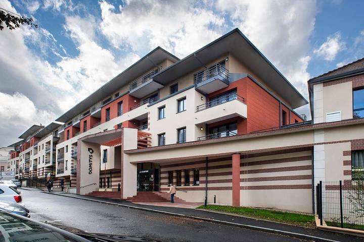 Appart’hôtel pour 2 personnes, avec Balcon et Terrasse ainsi que Jacuzzi et Jardin