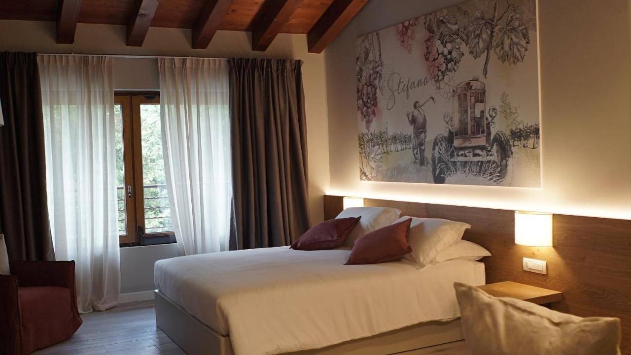 Deluxe Double Room (2 Adults + 1 Child) in Fumane, Verona Provinz