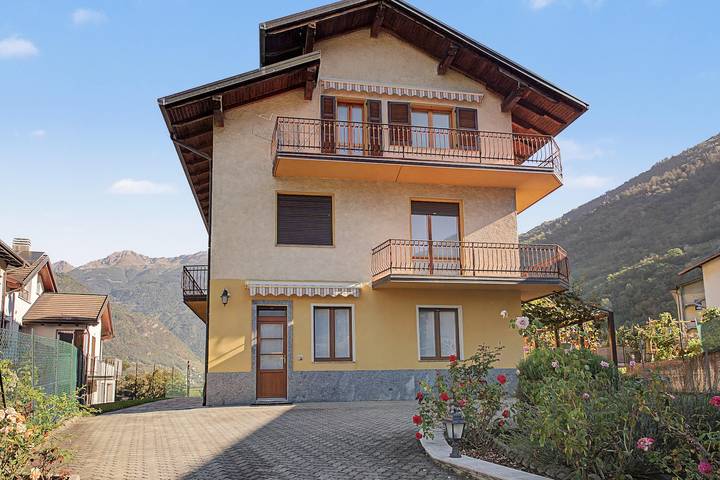 Holiday Home 'Casa Vacanze "Orobie"' with Mountain View and Wi-Fi in Stazzona (Villa di Tirano), Villa di Tirano