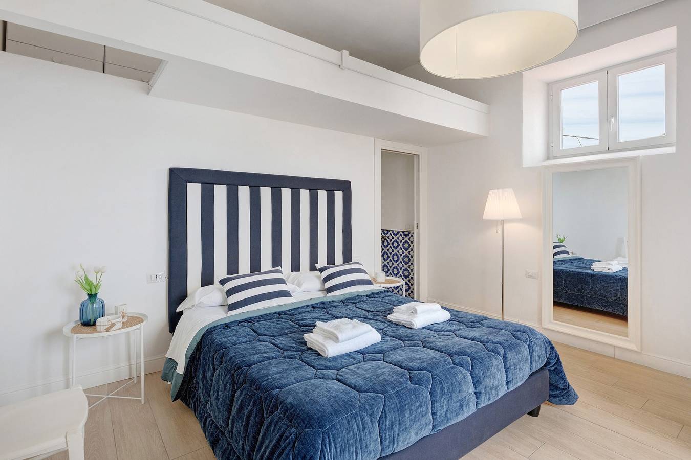 Appartement entier, Appartement « Blue Room » avec vue sur mer, Wi-Fi et climatisation in Meta, Sorrento Coast