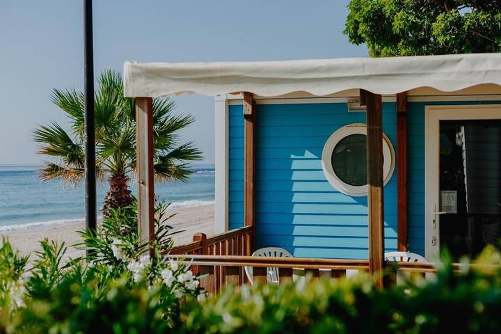 Location de vacances pour 3 personnes, avec jacuzzi et bassin pour enfant ainsi que piscine et jardin, adapté aux familles dans Platja de l'Almadrava - 3