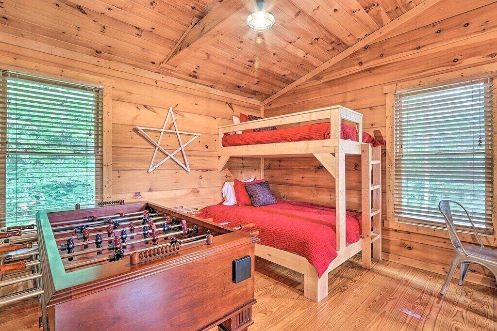 Mountain Cabin Getaway w/Hot Tub & Fire Pit! in Blount County