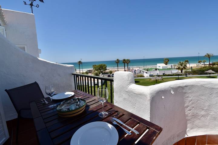 Ferienwohnung für 4 Personen, mit Meerblick und Garten sowie Pool