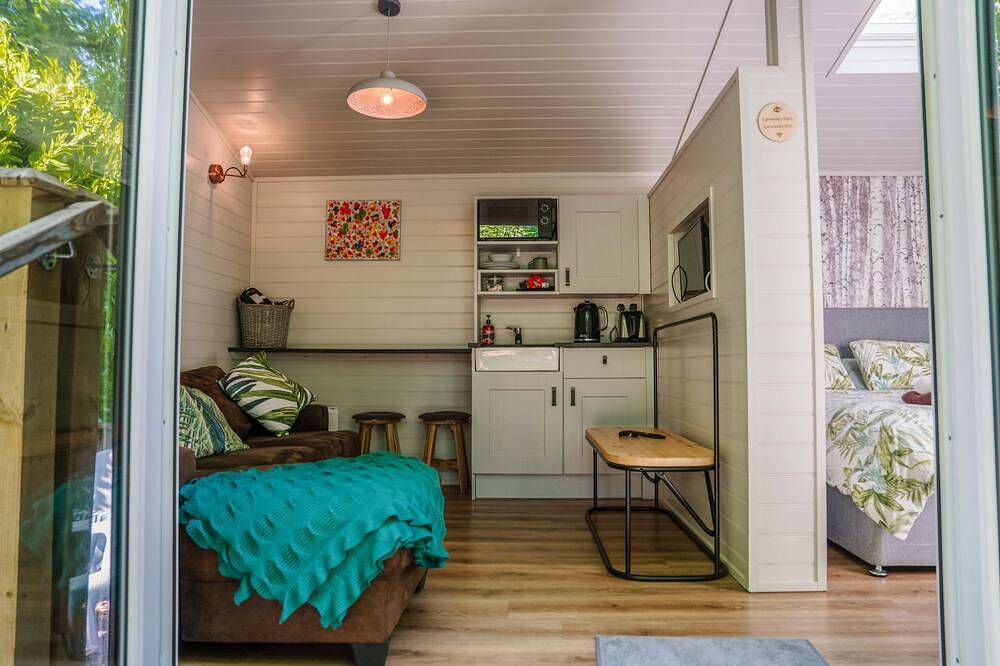 Reflections sleeps 2 with hot tub close to Scottish Borders and Hadrian's Wall in Cumbria