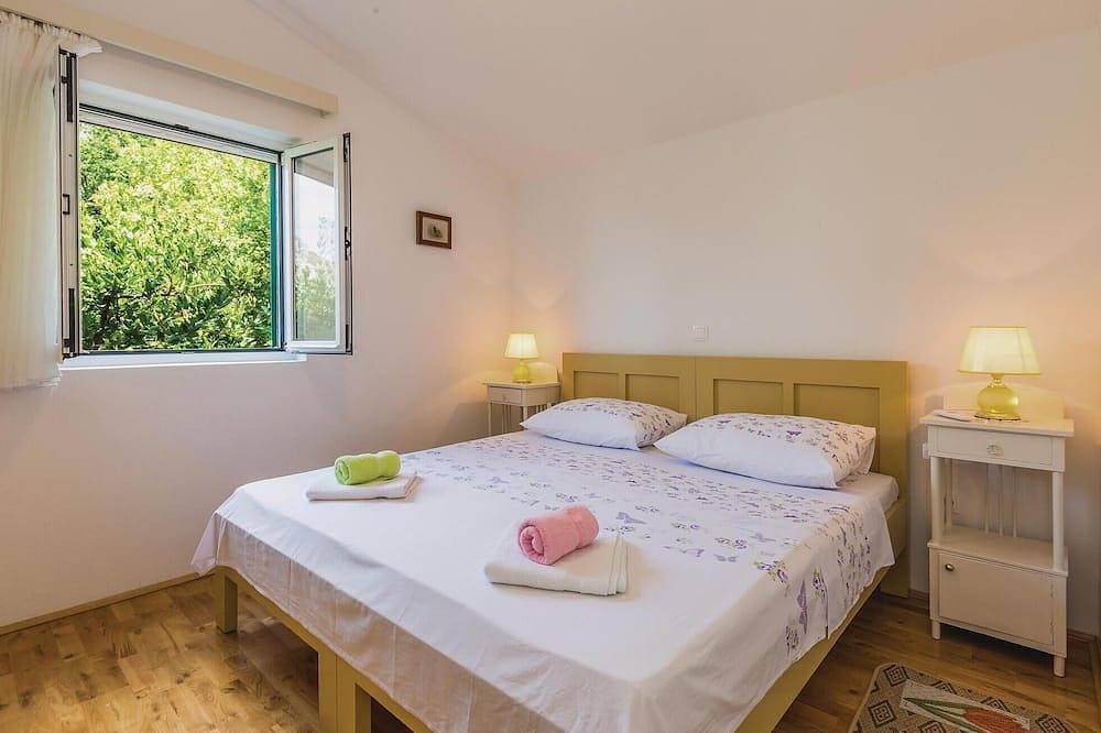 2 bedroom awesome home in Gornje Tucepi in Makarska, Makarska Riviera
