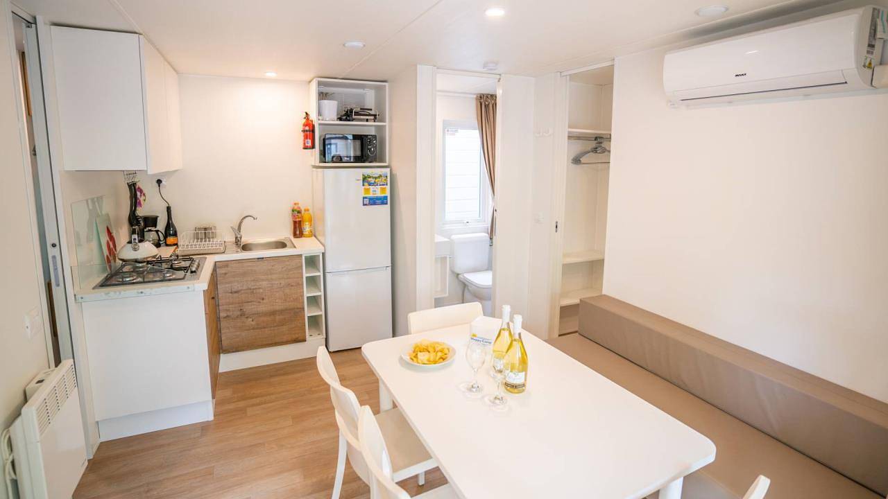 Ferienpark Butterfly Mobilehome Happy Superior für 7 Personen in Peschiera del Garda, Montañas Garda