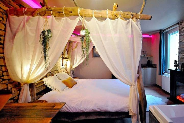 Ganze Wohnung, Évasion Safari luxe, Private Xxl Spa, Cinema screen, Waterfall, Sleeps 4 in Bourgoin-Jallieu, La Tour-du-Pin und Umgebung