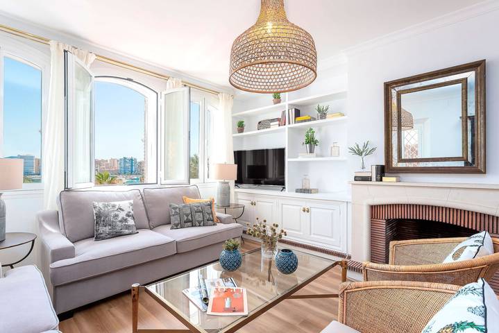 Ganze Wohnung, Penthouse with Private Terrace, Stunning Views. Plaza de la Marina in Altstadt Málaga, Malaga