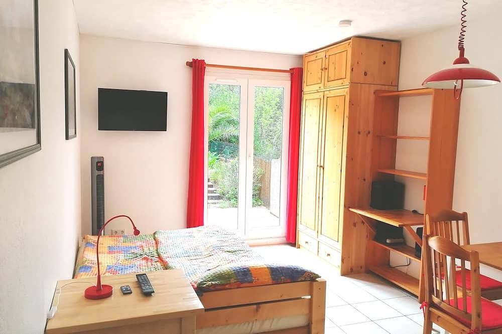Geheel appartement, Studio met tuin voor 2 personen. Voordelige accommodatie aan de Golf van St Tropez. in Cogolin, Draguignan en omgeving
