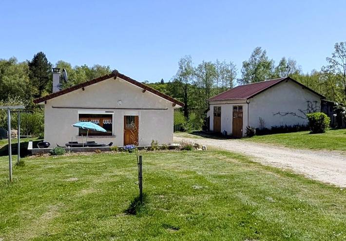 Gîte pour 6 personnes, avec jardin et terrasse à Peyrat-le-Château - 2