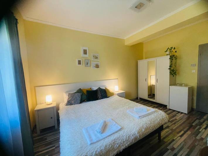 Ferienwohnung für 2 Personen, mit Terrasse und Seeblick sowie Garten in Balatonalmadi