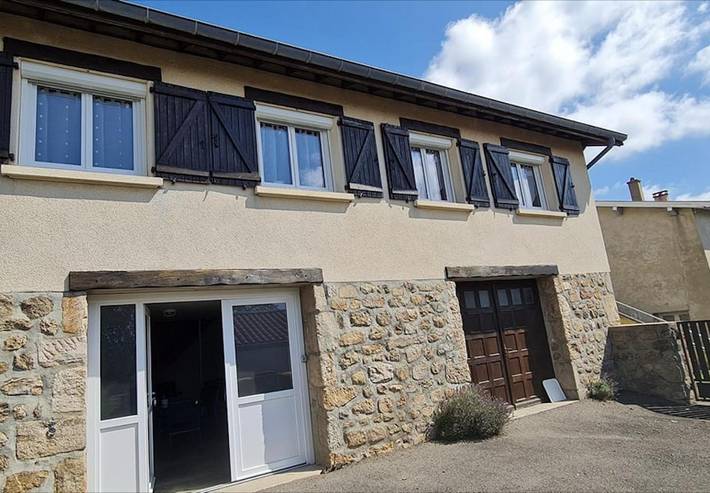 Gîte pour 6 personnes, avec sauna ainsi que jardin et jacuzzi, animaux acceptés dans Saint-Jean-Soleymieux