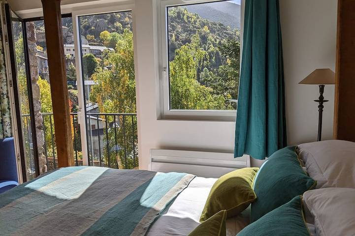 Gîte pour 8 personnes, avec piscine et terrasse, animaux acceptés à Llo - 4