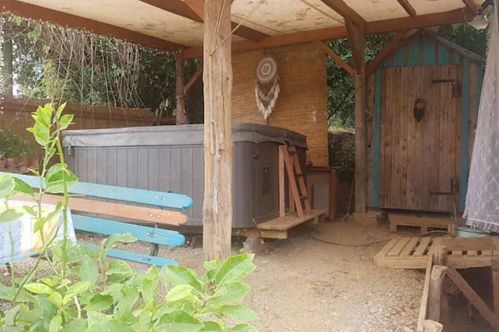 Venez vous ressourcer dans notre Tiny house entre mer et montagne in Gan, Béarn