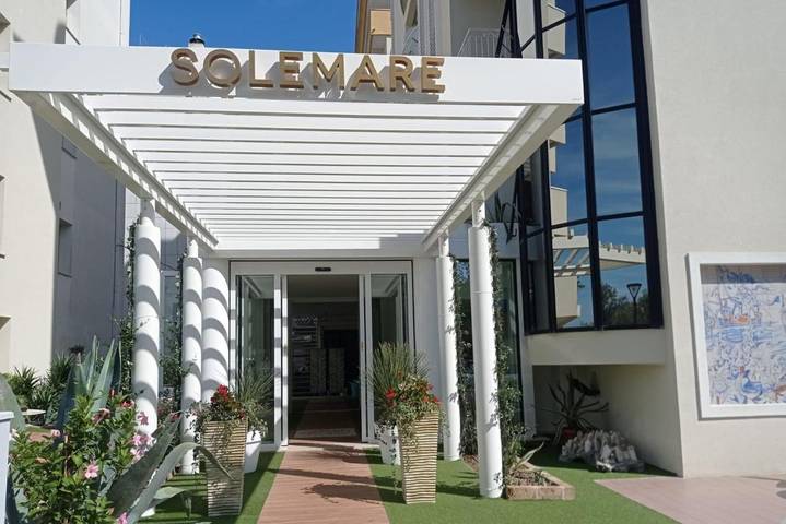 Hotel für 5 Personen, mit Balkon und Terrasse sowie Garten und Pool in Misano Adriatico