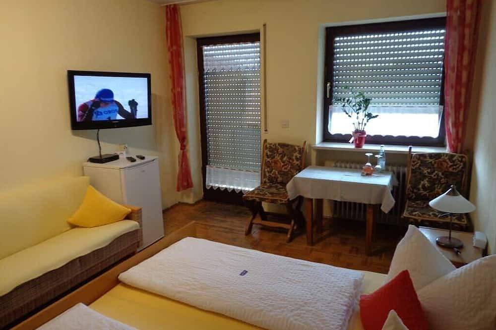 Ganze Wohnung, Gemütliches Mehrbettzimmer mit Panoramablick in den Hohenbogenwinkel in Neukirchen beim Heiligen Blut, Ostbayern