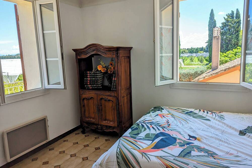 Gîte Clos beau soleil in Caumont-sur-Durance, Vaucluse