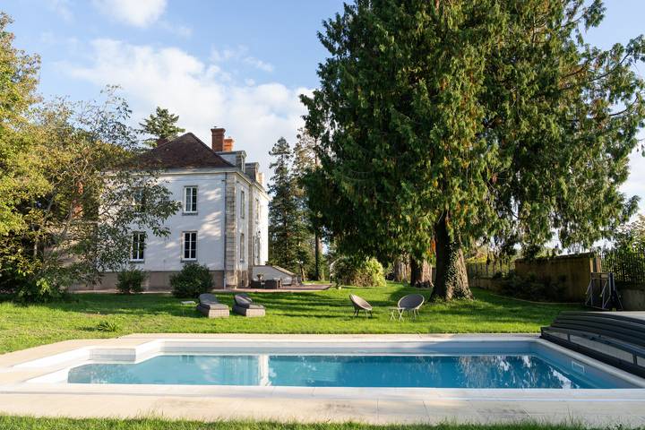 Location de vacances pour 2 personnes, avec jardin et piscine à Iguerande