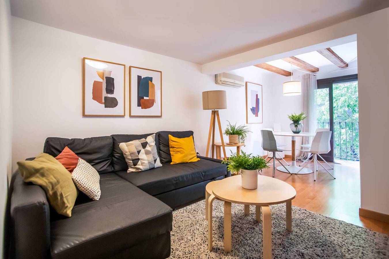 Ganze Wohnung, Ferienwohnung für 2 Personen mit Balkon in Barcelona Zentrum, Barcelona