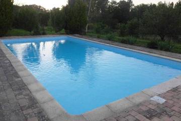 Gîte pour 2 personnes, avec piscine et jardin à Villaudric