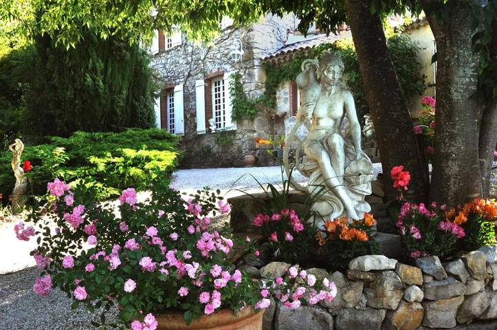 Apartamento de vacaciones para 3 personas, con piscina además de jardín y jacuzzi - 1