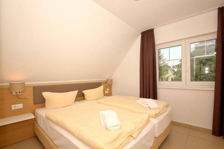 Entire apartment, Beachfront apartment with balcony, use of swimming pool and sauna - Rex Rugia in Lobbe, Mönchgut