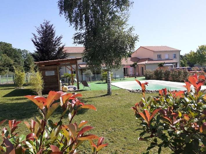 Location de vacances pour 14 personnes, avec terrasse et piscine, animaux acceptés à Bussière-Poitevine - 4