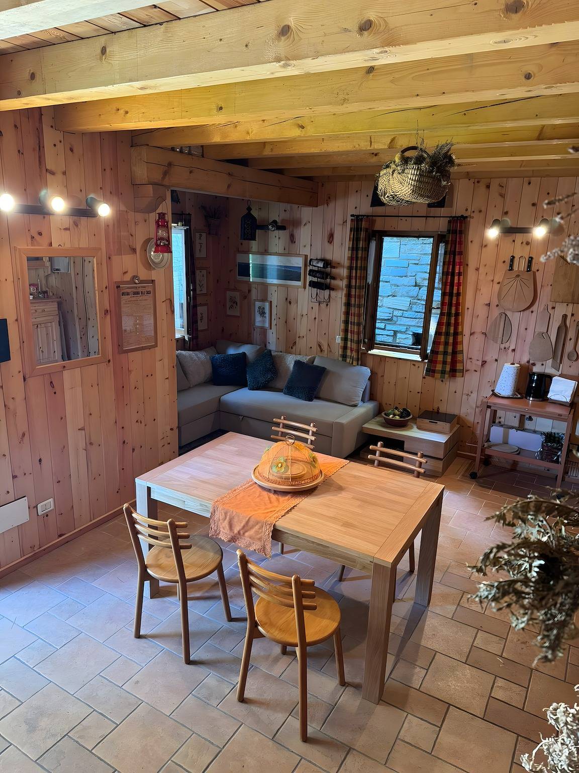 Chalet 'Rosi' con balcone vista lago, terrazza, Bbq e parcheggio privato in Gravedona ed Uniti, Lago di Como