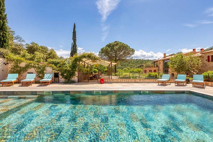 Location de vacances pour 22 personnes, avec Terrasse ainsi que Jardin et Piscine à Castelnou