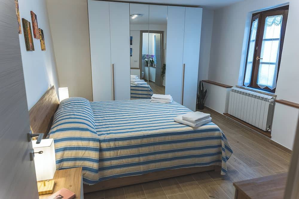 Entire apartment, Casa del Cocciaro - independent apartment in the old town, on ground floor in Città della Pieve, Perugia Province