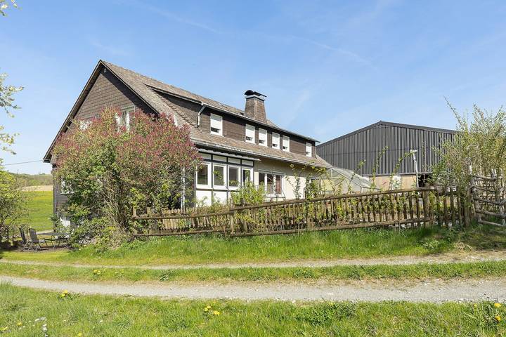 Ganze Wohnung, Ferienwohnung 'Löwenzahn' mit Gemeinschaftsterrasse, Gemeinschaftsgarten und Wi-Fi in Schmallenberg, Hochsauerlandkreis