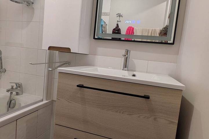 Appartement entier, Jolie vue mer pour ce logement au calme à 10 mn à pied de la plage in Saint-Cast-le-Guildo, Région de Dinan