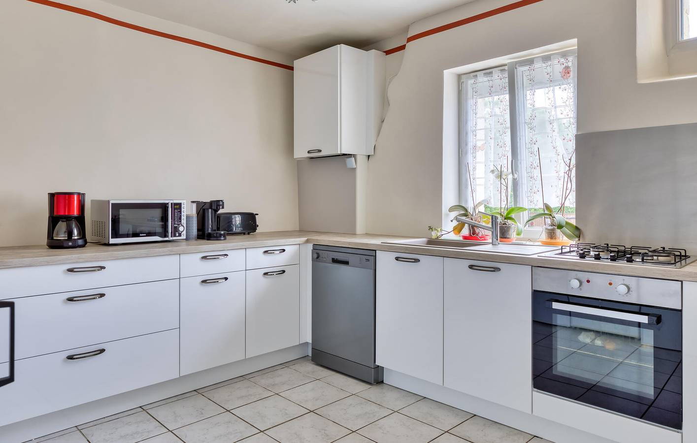 Appartement confortable avec parking et WiFi à 2 km de L'Hôme-Chamondot in Tourouvre, Parc naturel régional du Perche