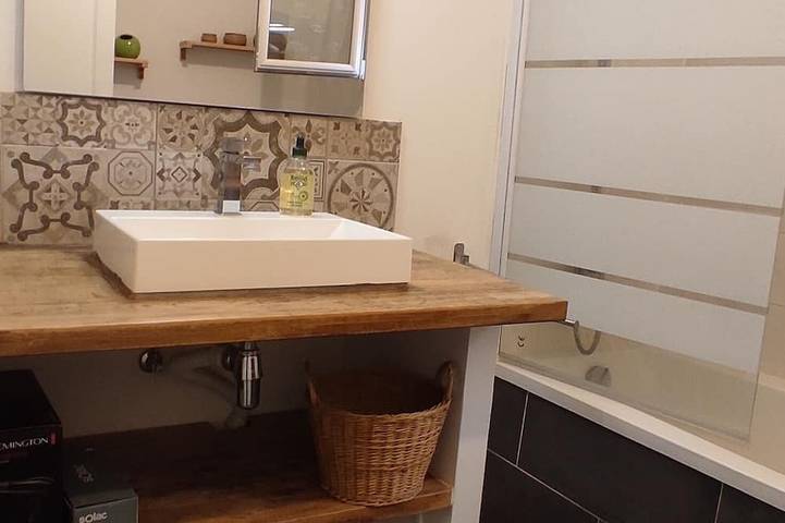 Family home surrounded by olive groves and scrubland, close to the Tizzano beaches. in Sartena, Sartène e dintorni