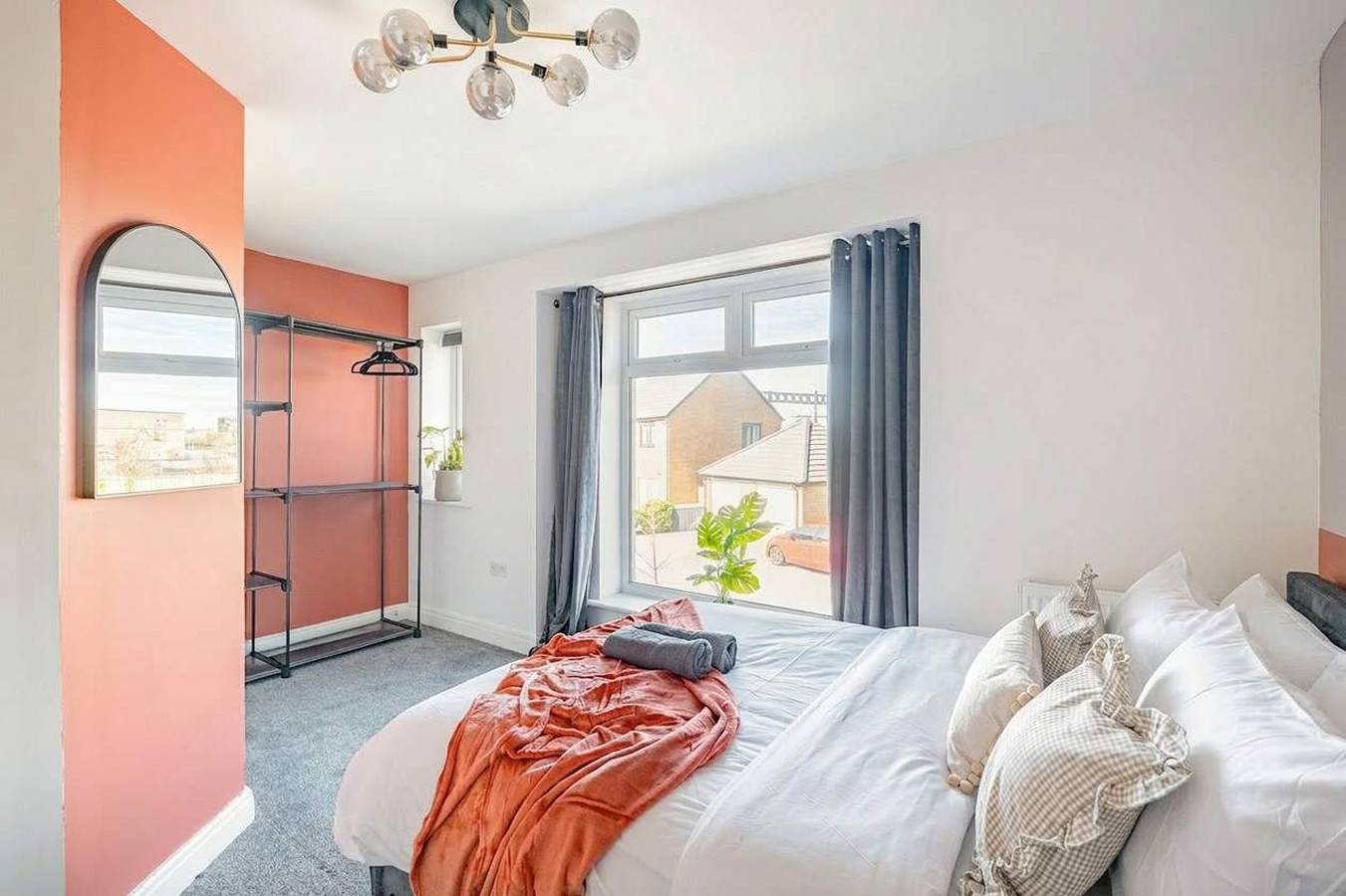 Perfect Booking   4 Bed Home in Swindon in Stratton St. Margaret, North Wessex Downs