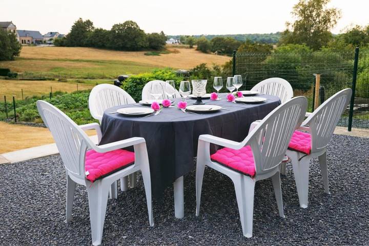 Location de vacances pour 5 personnes, avec Terrasse ainsi que Jardin et Vue à Cerfontaine - 2