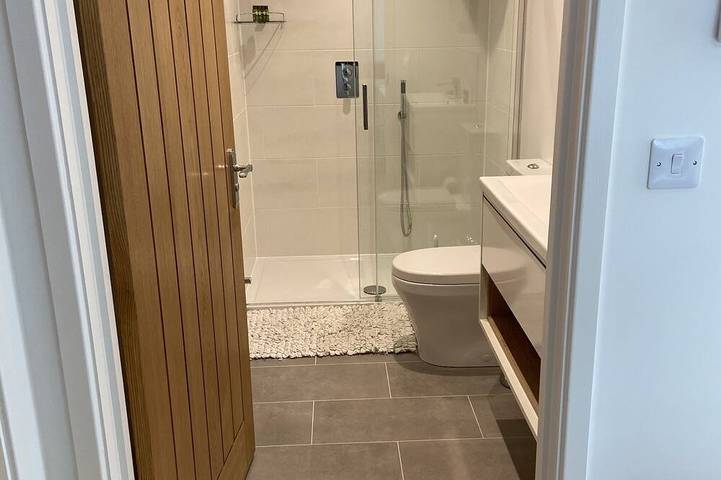 Avalon Waterside Lodge-Kabine-Luxus-Ensuite mit Dusche-Seeblick in Bodiam, Ost Sussex